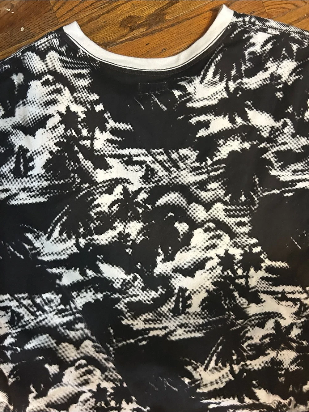 Levi's Black & White Palm-Print Short Sleeve Crew Tee